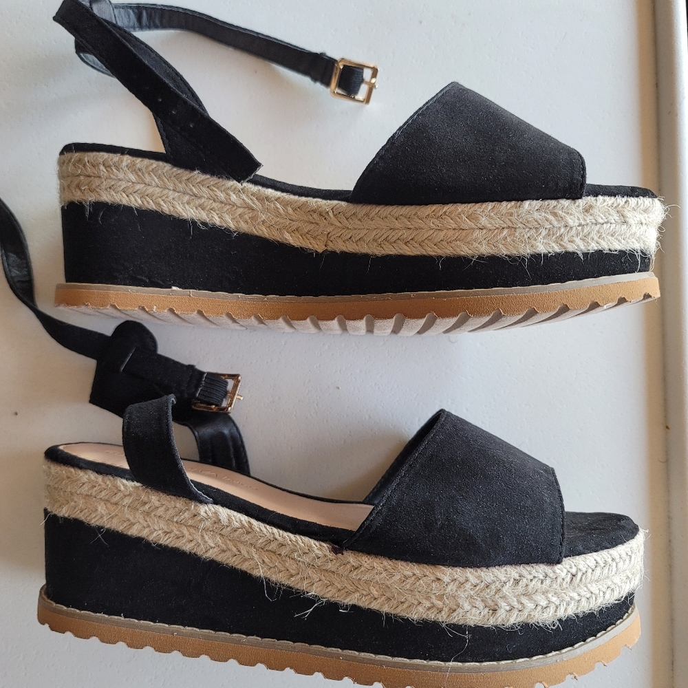 Platform flat sandals
